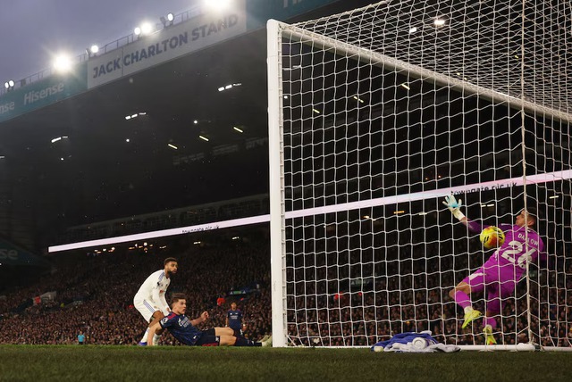 Leaders Arsenal end slump with 4-0 romp at Leeds, Liverpool crush Newcastle- Ảnh 3.