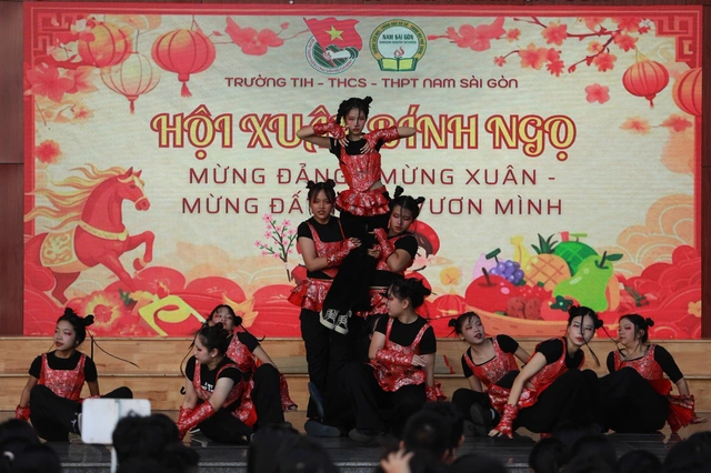 Trường TH - THCS - THPT Nam Sài Gòn rộn ràng ngày hội Xuân yêu thương - Ảnh 4.