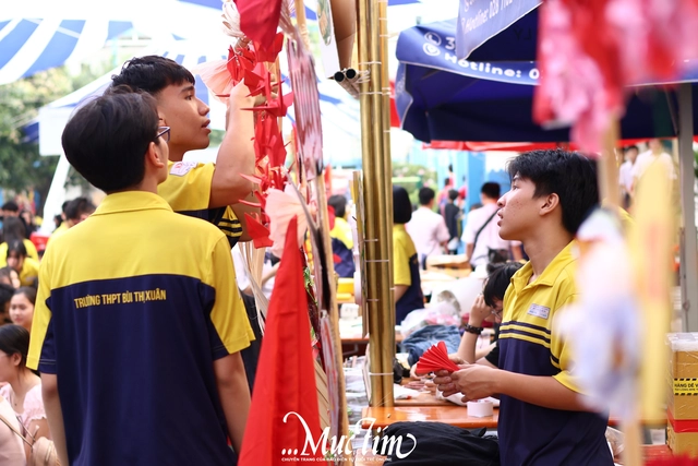 Khi Tết được làm nên từ bàn tay của những ‘nghệ nhân học trò’- Ảnh 3.