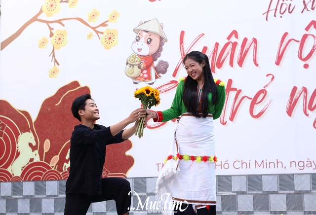 Khi Tết được làm nên từ bàn tay của những ‘nghệ nhân học trò’- Ảnh 9.