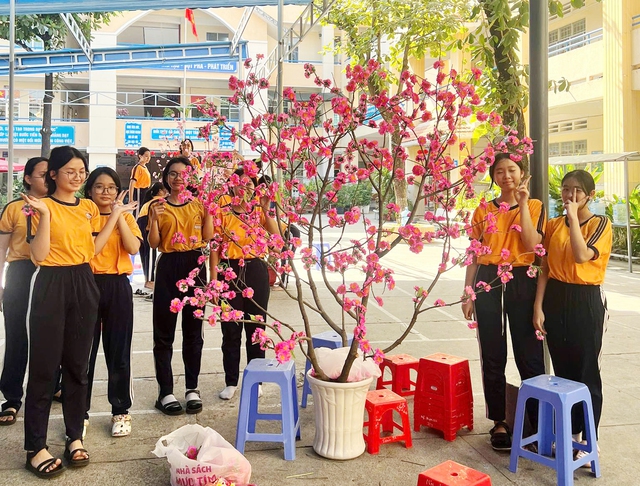 Không khí hội xuân tưng bừng ở các trường những ngày cuối năm- Ảnh 4.