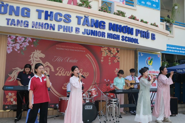 Học trò Trường THCS Tăng Nhơn Phú B thể hiện dấu ấn riêng qua nón lá- Ảnh 11.