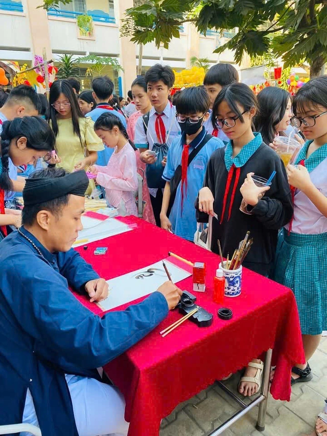 Học trò Trường THCS Tăng Nhơn Phú B thể hiện dấu ấn riêng qua nón lá- Ảnh 8.