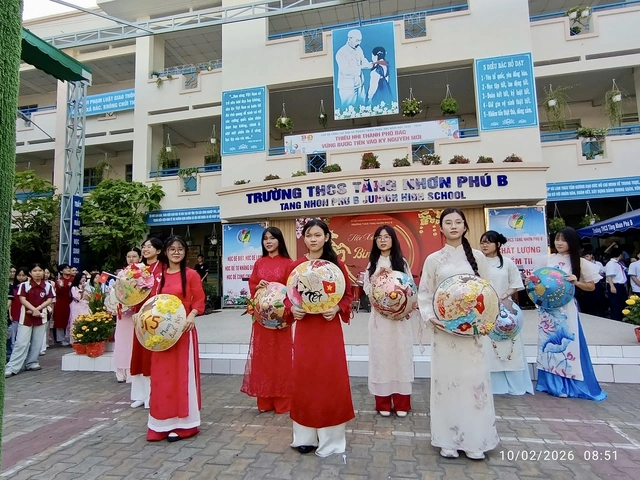 Học trò Trường THCS Tăng Nhơn Phú B thể hiện dấu ấn riêng qua nón lá- Ảnh 1.