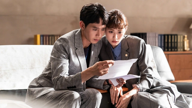 4 phim công sở hài hước không kém Undercover Miss Hong- Ảnh 2.