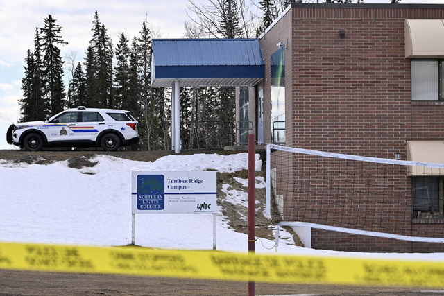Canadian police identify 18-year-old woman as suspect in mass school shooting- Ảnh 2.