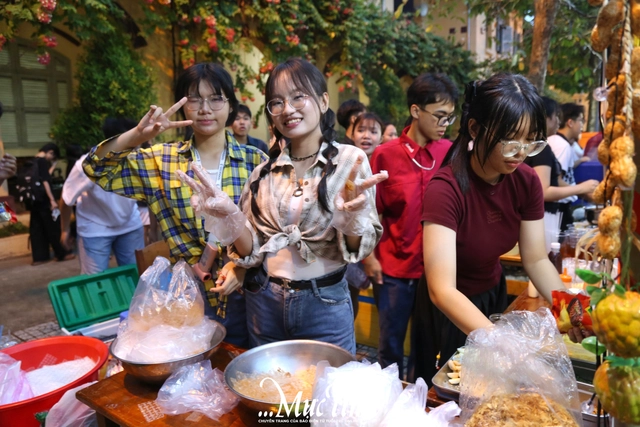 ‘Quẩy’ hết mình cùng Hội xuân Trường THPT Châu Văn Liêm (Cần Thơ)- Ảnh 1.