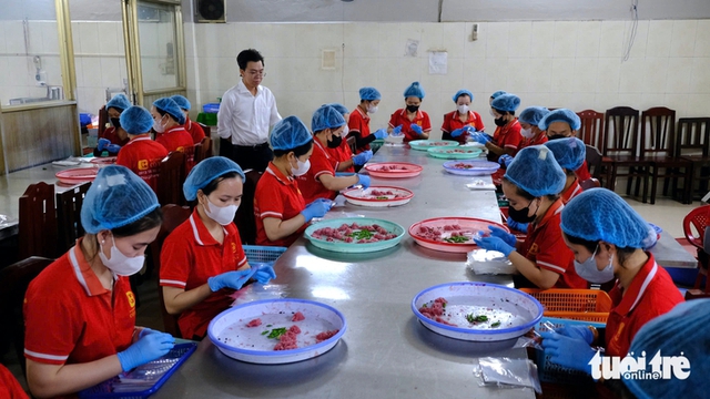 Lai Vung ‘nem’ makers in Vietnam’s Dong Thap ramp up output ahead of Tet - Ảnh 1.