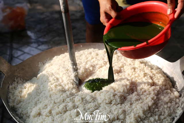 Nhộn nhịp lò bánh tét lá cẩm 3 thế hệ ở Cần Thơ ngày cận Tết- Ảnh 3.