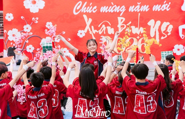 Học sinh Trường Trung học Thực hành Sài Gòn gói bánh chưng, gửi trọn yêu thương ngày Tết - Ảnh 23.