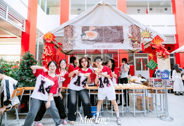 Học sinh Trường Trung học Thực hành Sài Gòn gói bánh chưng, gửi trọn yêu thương ngày Tết - Ảnh 32.