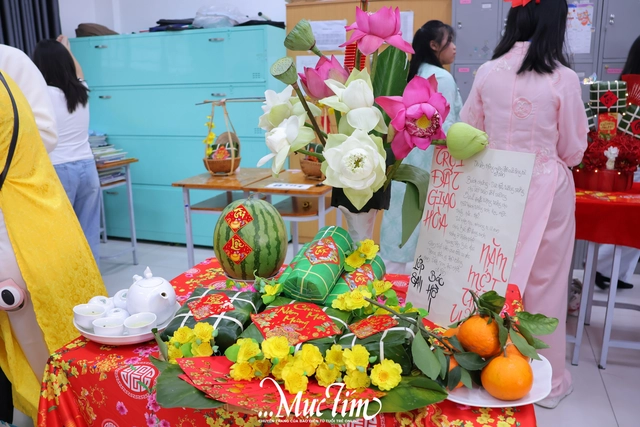 Học sinh Trường Trung học Thực hành Sài Gòn gói bánh chưng, gửi trọn yêu thương ngày Tết - Ảnh 8.