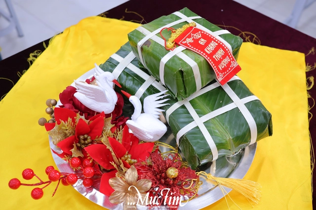 Học sinh Trường Trung học Thực hành Sài Gòn gói bánh chưng, gửi trọn yêu thương ngày Tết - Ảnh 9.