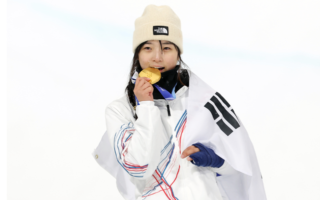 Nữ sinh 2k8 đánh bại thần tượng của mình tại Thế vận hội mùa đông 2026- Ảnh 1.