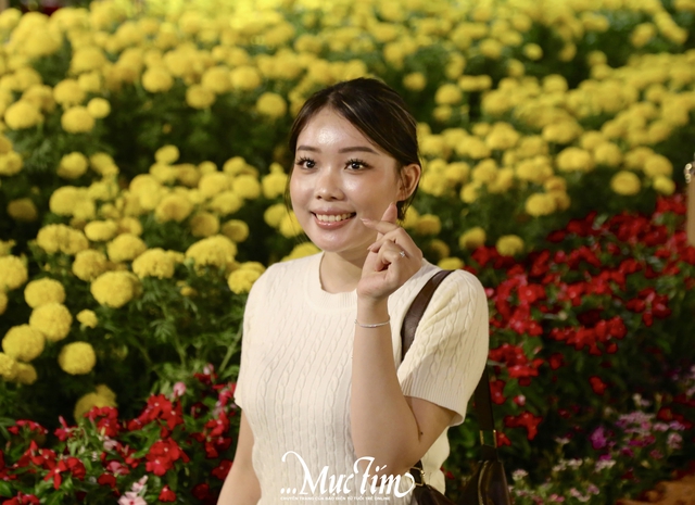 Đường hoa xuân Cần Thơ thu hút hàng trăm lượt khách đêm khai mạc- Ảnh 9.