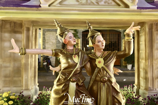 Đường hoa xuân Cần Thơ thu hút hàng trăm lượt khách đêm khai mạc- Ảnh 11.