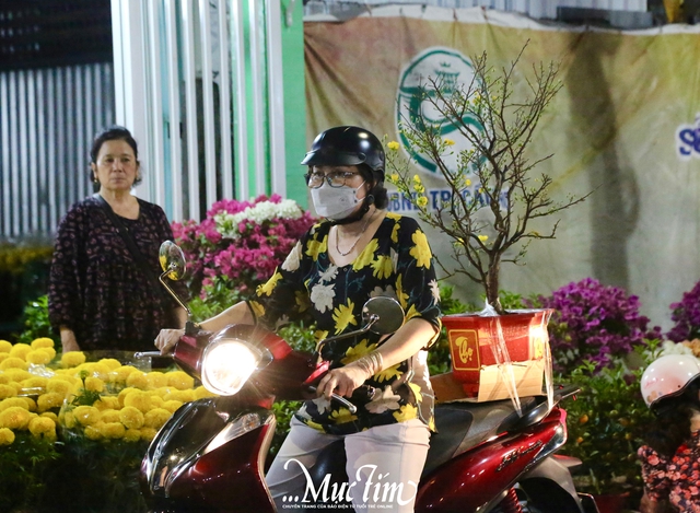 Chợ hoa giáp Tết Cần Thơ: Giá cả ổn định, tấp nập người ghé mua- Ảnh 10.