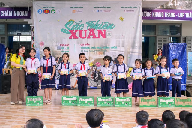 Sinh viên Nhân văn mang xuân yêu thương đến Vĩnh Long - Ảnh 5.