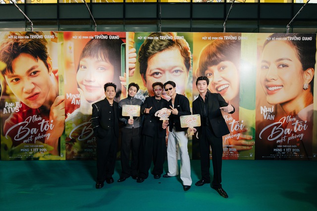 Trường Giang - Nhã Phương tay trong tay tạo nên khoảnh khắc gây sốt
- Ảnh 3.