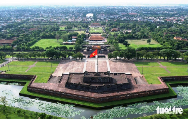 Lịch bắn pháo hoa và các chương trình nghệ thuật chào Tết Bính Ngọ tại Huế- Ảnh 1. Lịch bắn pháo hoa và các chương trình nghệ thuật chào Tết Bính Ngọ tại Huế- Ảnh 1.