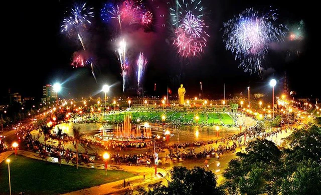 Nghệ An bắn pháo hoa đón Tết, rộn ràng chuỗi hoạt động đầu Xuân- Ảnh 1.