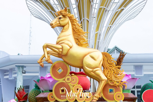Say hi linh vật ngựa vàng tại phường Long Thuận, Đồng Tháp- Ảnh 2.