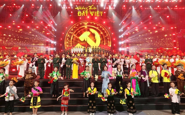 Mùng 1 Tết bật TV xem gì? - Ảnh 1.