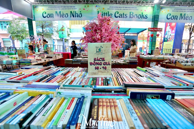 Nhiều gian hàng sách và 80 hoạt động chờ bạn khám phá tại Lễ hội Đường sách Tết Bính Ngọ 2026 - Ảnh 4.