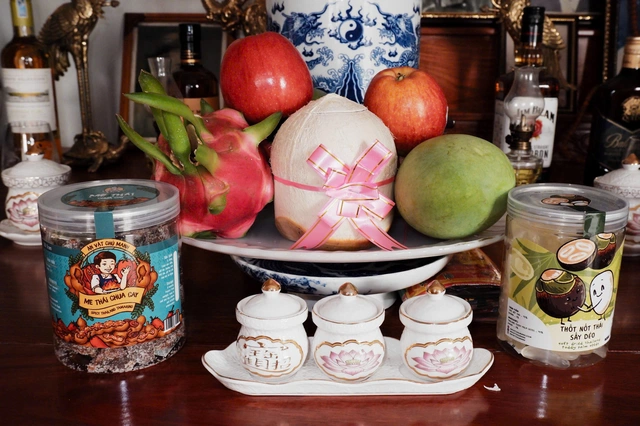 Bạn trẻ tự tay chưng mâm ngũ quả ngày Tết- Ảnh 2.