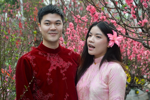 [LIVE BLOG] Fireworks light up the skies across Vietnam to welcome Lunar New Year - Ảnh 17.