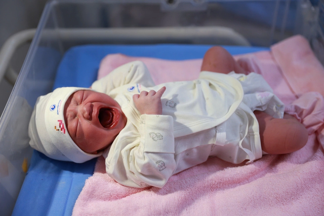 Gold gifts greet 5 babies born at Tet midnight at Ho Chi Minh City hospital - Ảnh 3.