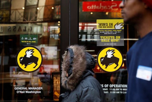 US judge tosses Buffalo Wild Wings lawsuit that has 'no meat on its bones' - Ảnh 1.