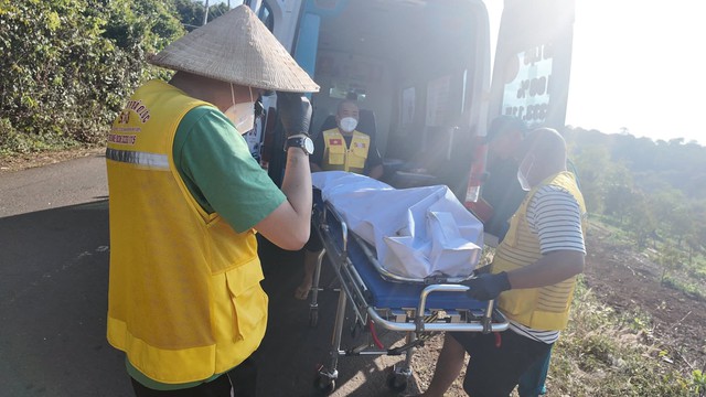 3 family members killed in Tet holiday crash in Vietnam’s Lam Dong- Ảnh 1.