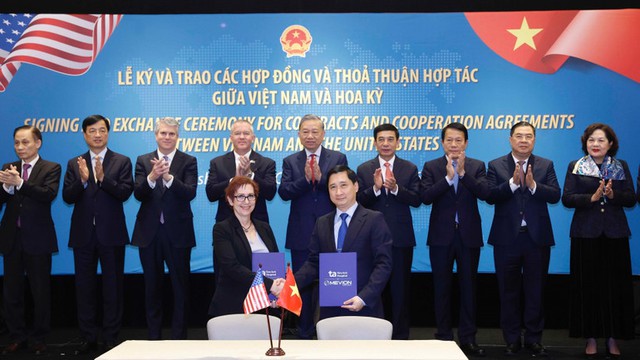Vietnam, US sign $37.2bn in cooperation deals witnessed by Party Chief To Lam - Ảnh 4.