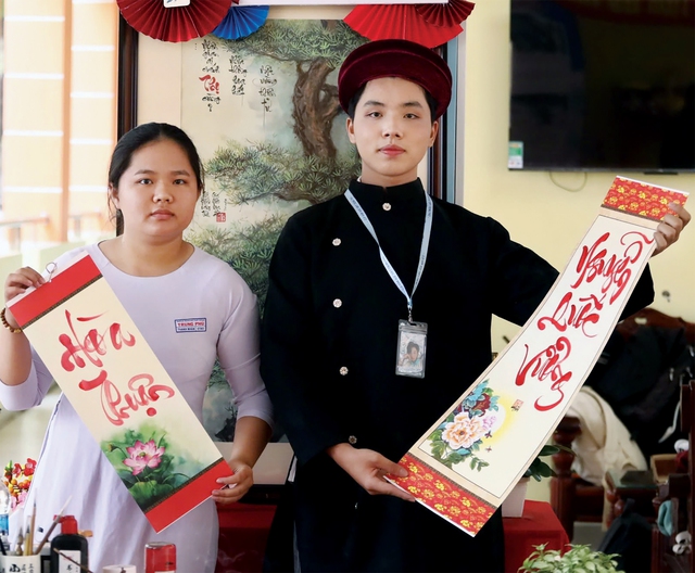 Gặp gỡ cô bạn yêu thư pháp và khởi nghiệp kinh doanh với bánh mì- Ảnh 3.