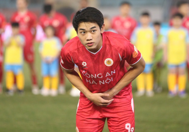 Vietnam’s Dinh Bac receives Asian U23 Golden Boot as late goal ruled out in V.League 1 win- Ảnh 1.
