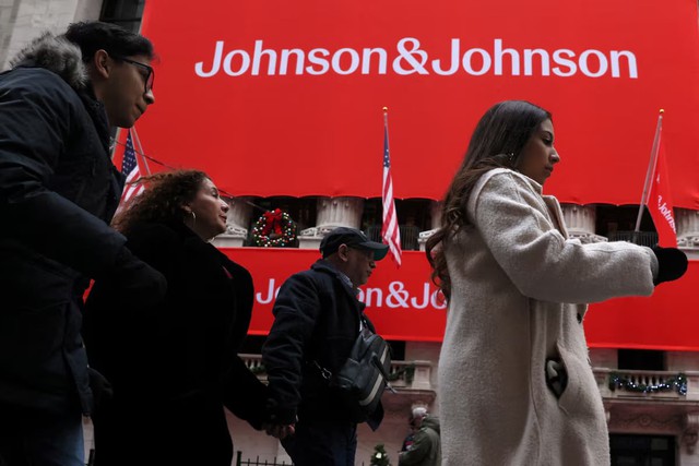 Johnson & Johnson explores $20 billion sale of orthopedics unit, source says - Ảnh 1. Johnson & Johnson explores $20 billion sale of orthopedics unit, source says - Ảnh 1.