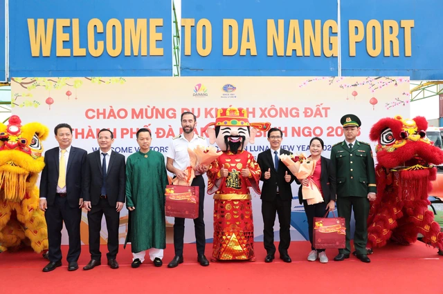 Da Nang receives nearly 4,200 cruise passengers during Lunar New Year period - Ảnh 3. Da Nang receives nearly 4,200 cruise passengers during Lunar New Year period - Ảnh 3.