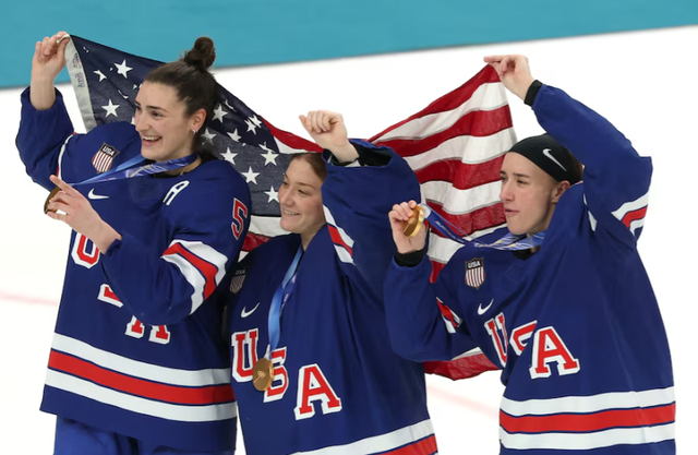 Mỹ hạ đương kim vô địch, giành huy chương vàng khúc côn cầu nữ tại Thế vận hội mùa đông 2026- Ảnh 1.