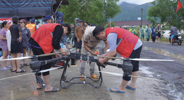 Vietnamese UAV ingenuity lights up the skies- Ảnh 1.