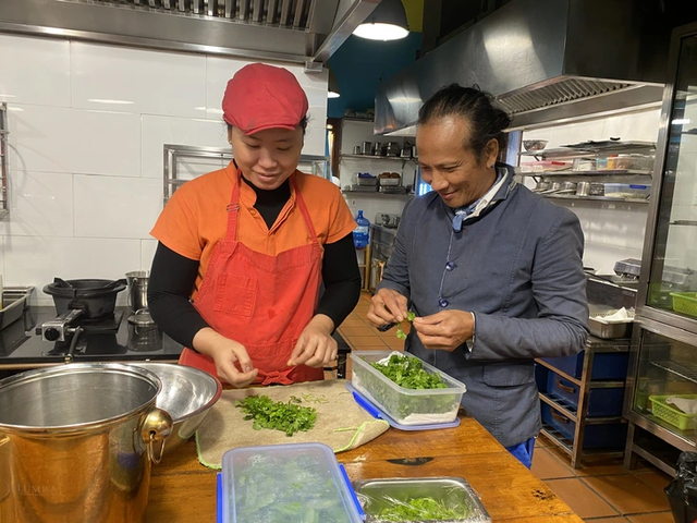 Vietnamese American cooks his way home - Ảnh 1.