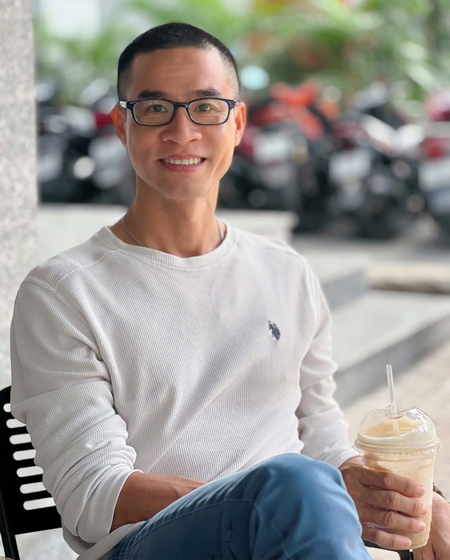 Cùng nhà văn - nhà thơ Nguyễn Phong Việt Sống để trở về - Ảnh 1.