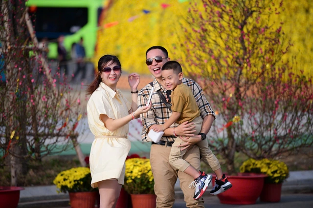 Vietnam serves 14mn holiday travelers during Tet - Ảnh 1.