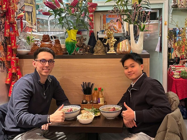 In 5°C cold of Brussels, a bowl of ‘pho’ eases my Tet nostalgia- Ảnh 1.