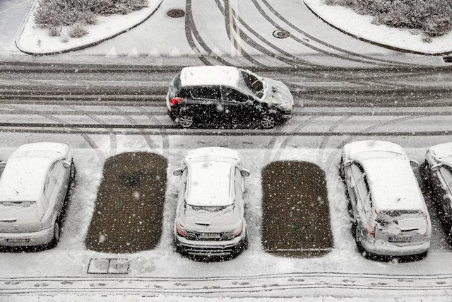 European car sales fall in January, petrol cars sharply decline- Ảnh 1. European car sales fall in January, petrol cars sharply decline- Ảnh 1.