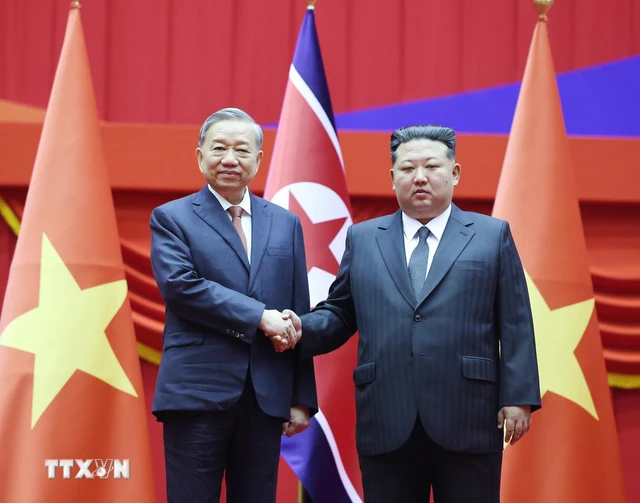Vietnam’s Party chief sends congratulations to Kim Jong Un on re-election- Ảnh 1. Vietnam’s Party chief sends congratulations to Kim Jong Un on re-election- Ảnh 1.
