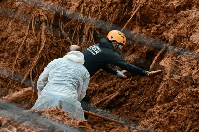 Rescuers search for missing after deluge kills 30 in Brazil - Ảnh 1. Rescuers search for missing after deluge kills 30 in Brazil - Ảnh 1.