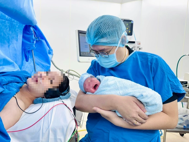 Healthy baby born after landmark 30-minute fetal cardiac procedure in Ho Chi Minh City - Ảnh 1. Healthy baby born after landmark 30-minute fetal cardiac procedure in Ho Chi Minh City - Ảnh 1.