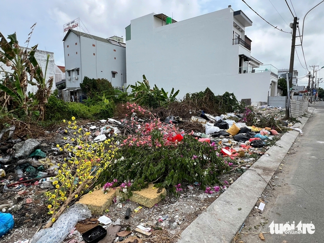 Illegal dumping continues to plague coastal reclamation site in Vietnam’s An Giang - Ảnh 2. Illegal dumping continues to plague coastal reclamation site in Vietnam’s An Giang - Ảnh 2.