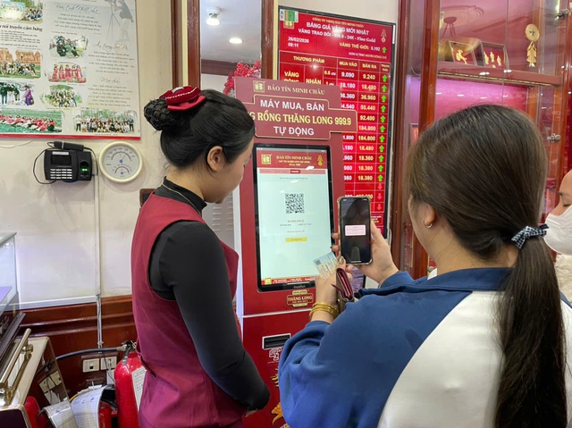 Vietnamese brave rain to buy gold on God of Wealth Day- Ảnh 5.